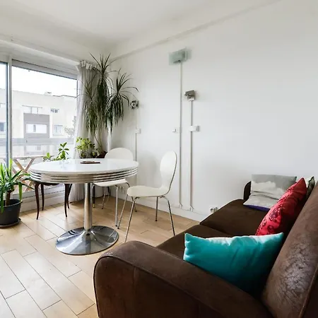 Bright Apt With Beautiful View In Belleville Apartment *