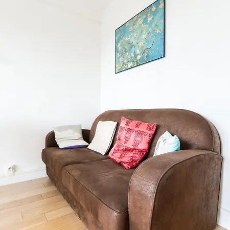 Bright Apt With Beautiful View In Belleville Paris
