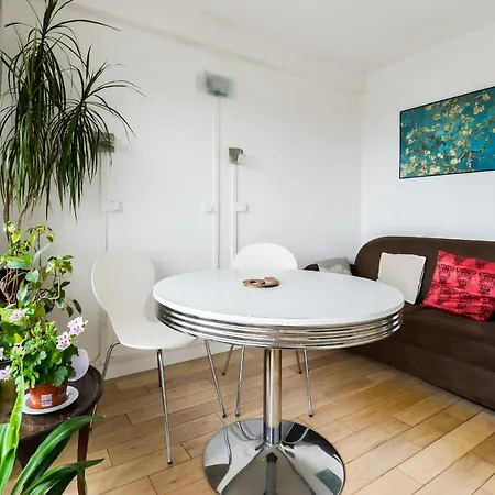 Bright Apt With Beautiful View In Belleville Апартаменты Париж