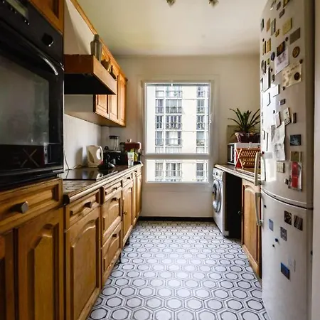 Апартаменты Bright Apt With Beautiful View In Belleville