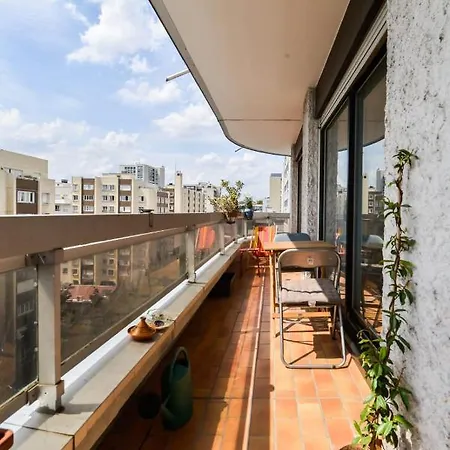 Апартаменты Bright Apt With Beautiful View In Belleville *